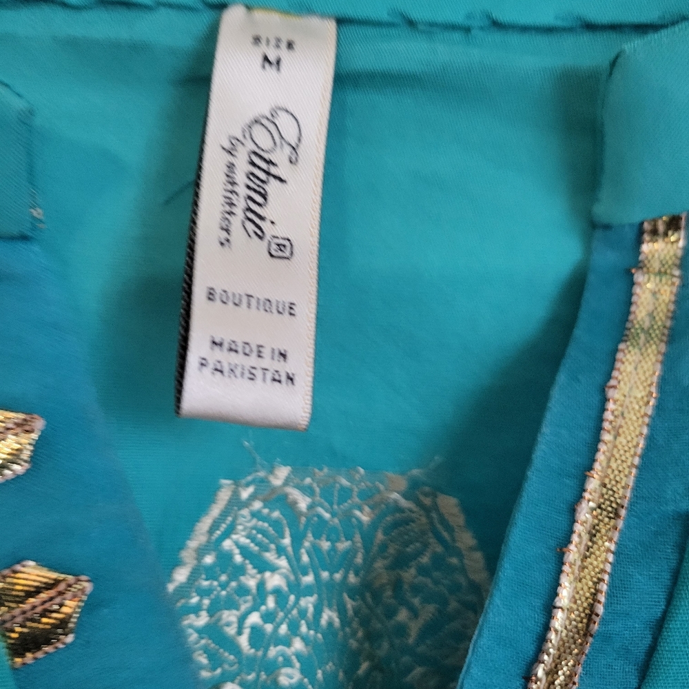 Pakistani shalwar kameez